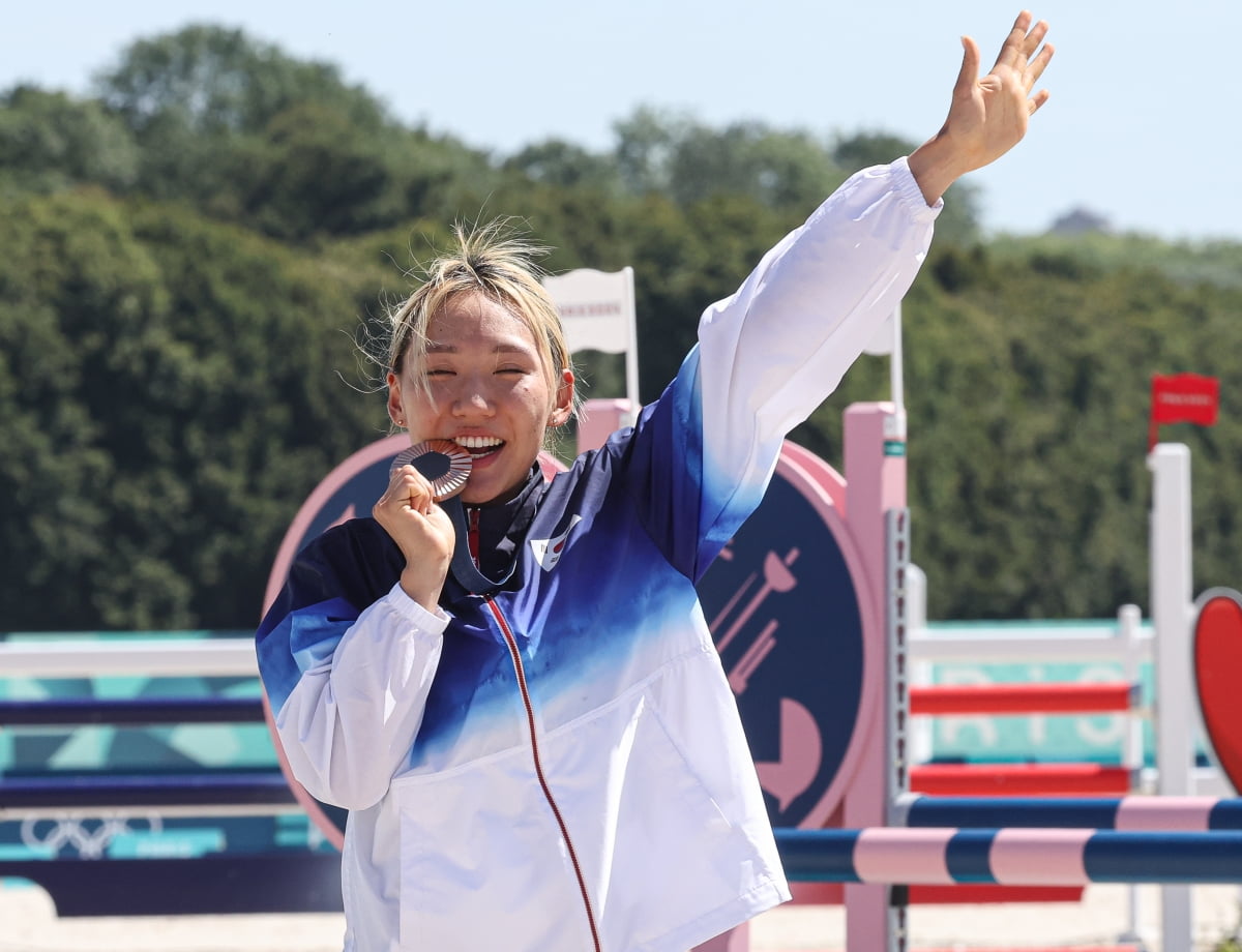 马德兴：国足开始全面演练技战术，伊万对训练情况比较满意