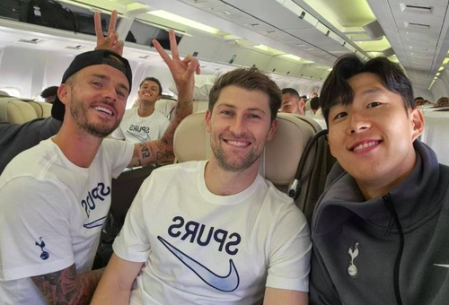 ✈️易建联重回洛杉矶！网友晒易建联在洛杉矶星巴克喝咖啡