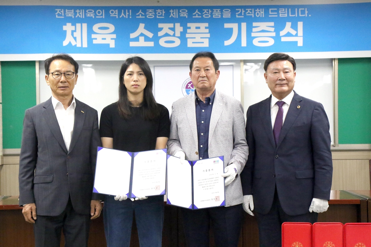 疑似嫖娼？微博网友爆料易建联裸照+身份证照片+聊天记录！