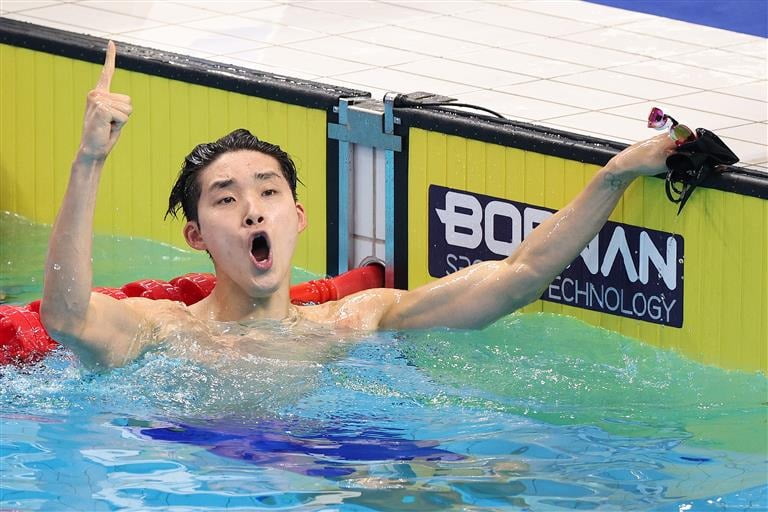 ⚽欧联杯半场：布萨内洛回传送大礼 巴伊拉米闪击建功 流浪者作客暂1-0领先马尔默